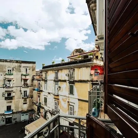 Piazza E Basilica View By Murat Lägenhet Neapel